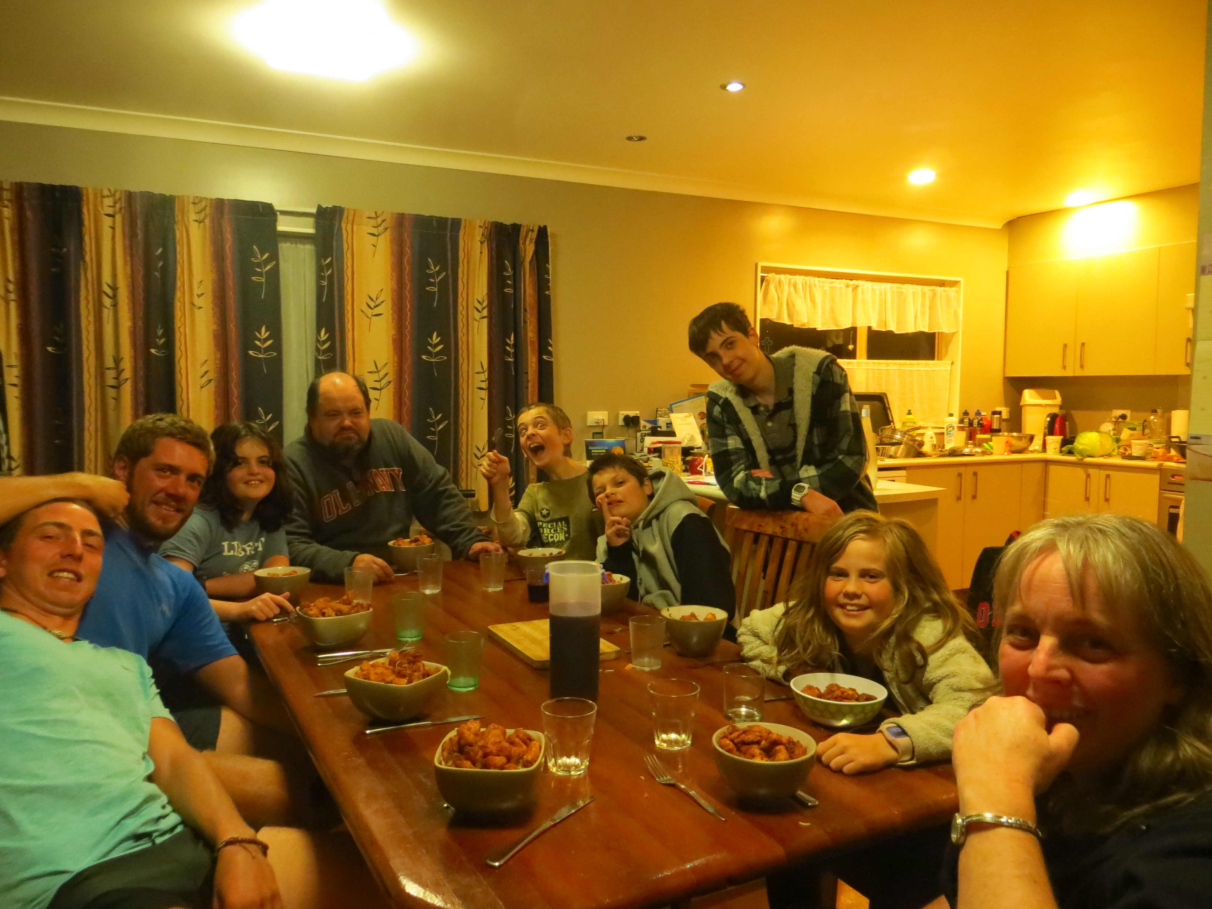 La famille Mete au grand complet nous accueille ! Inoubliables moments passes avec eux a Auckland