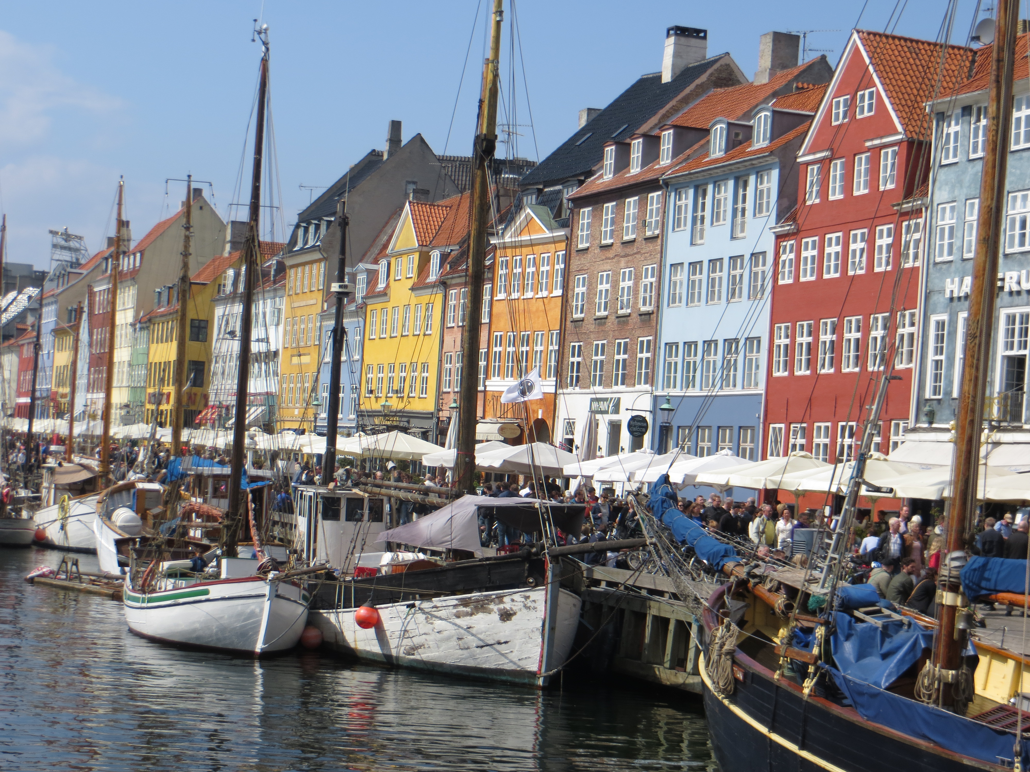 Le quartier du vieux port à Copenhague est très animé.
Une petite bière sur la jetée ?